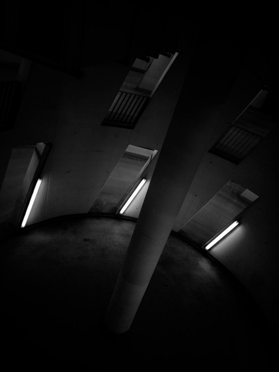 庆生之夜——地板坍塌的意外记忆