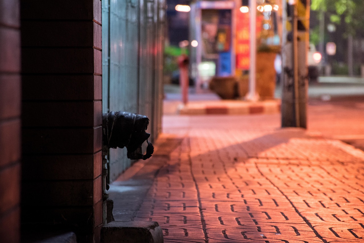 伦敦街头大规模骚乱，混乱背后的真相